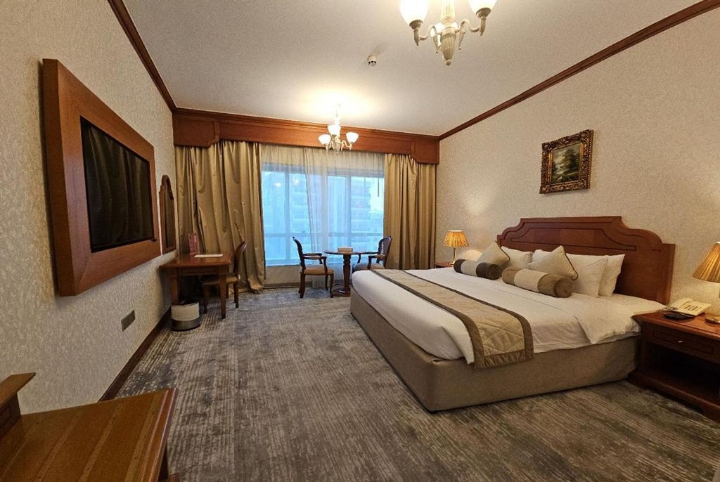 Deluxe King Suite